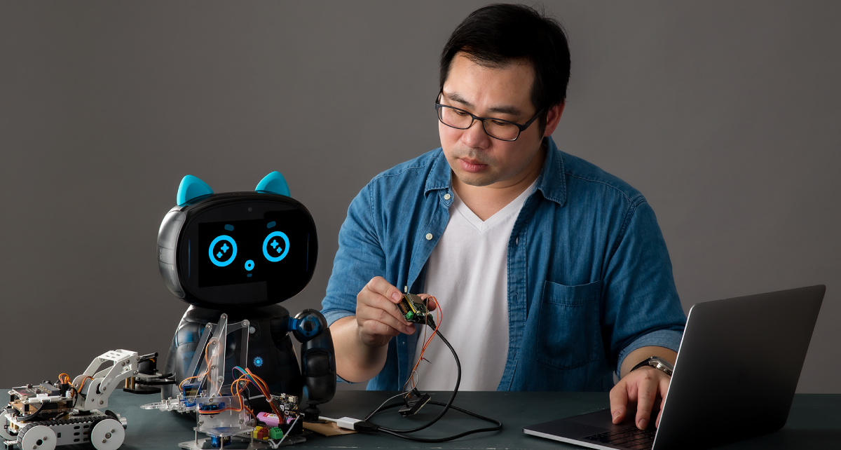 Kebbi Air S – Robot Creator 机器人组装套件｜CodeLab 编程实验室可以利用 MQTT 传输协议，可与其他开发板进行连动，不论是 Micro:bit 还是 Arduino 都没问题，将智能机器人融入你的 AIoT 创意场景中，让应用更生动！ 还能通过 MQTT 设置与 Siri 及 OK Google 其他语音助理进行连动应用。