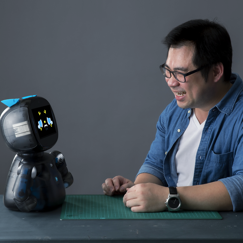 Kebbi Air S – Robot Creator 機器人組裝套件｜Robot Creator 可以聊天，詢問天氣、新聞、百科等資訊。也能隨時透過語音啟動及操作內建的 APP 及內容。